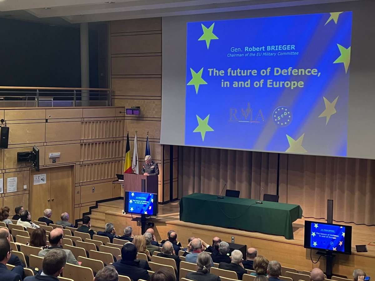 ChairmanEUMC's tweet photo. Today @🇧🇪 #Royal #Military #Academy speaking about "The future of Defence, in &amp; of Europe". Truly motivated audience, looking forward with hope and faith at how the 🇪🇺 can &amp; must act as global security provider. A bold, united commitment is absolutely key
@eu_eeas
@BelgiumDefence https://t.co/83XZ5xXVpJ