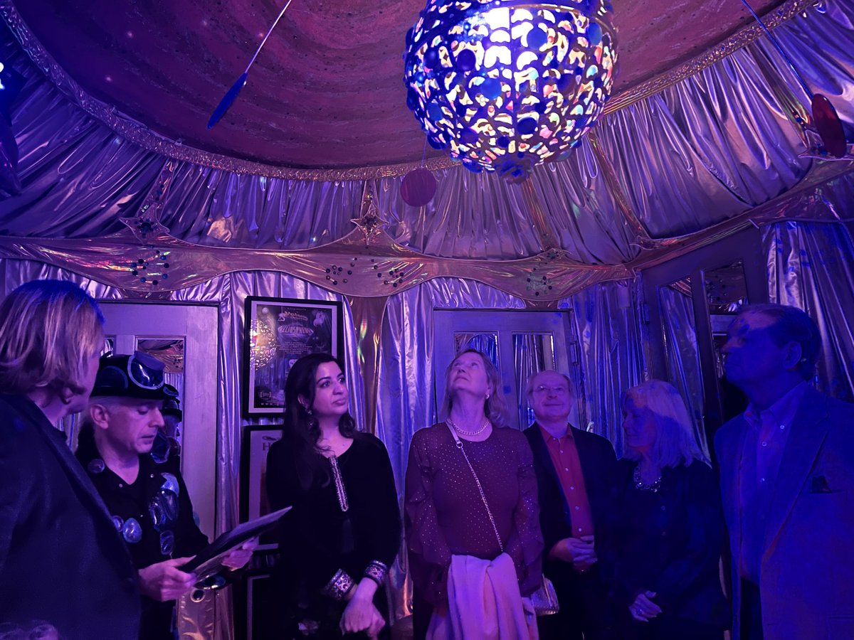 DaoOakRocket's tweet photo. Wow, what a night! I want to thank everyone who joined us for the C200 Northwest Holiday Party. Thank you to Leslie, Joanna, and Hannah for bringing the cheer. Also thank you to our Host the Gregangelo Museum and our Sponsor Chase, the experience was once in a lifetime. https://t.co/yNcyCMKmtT