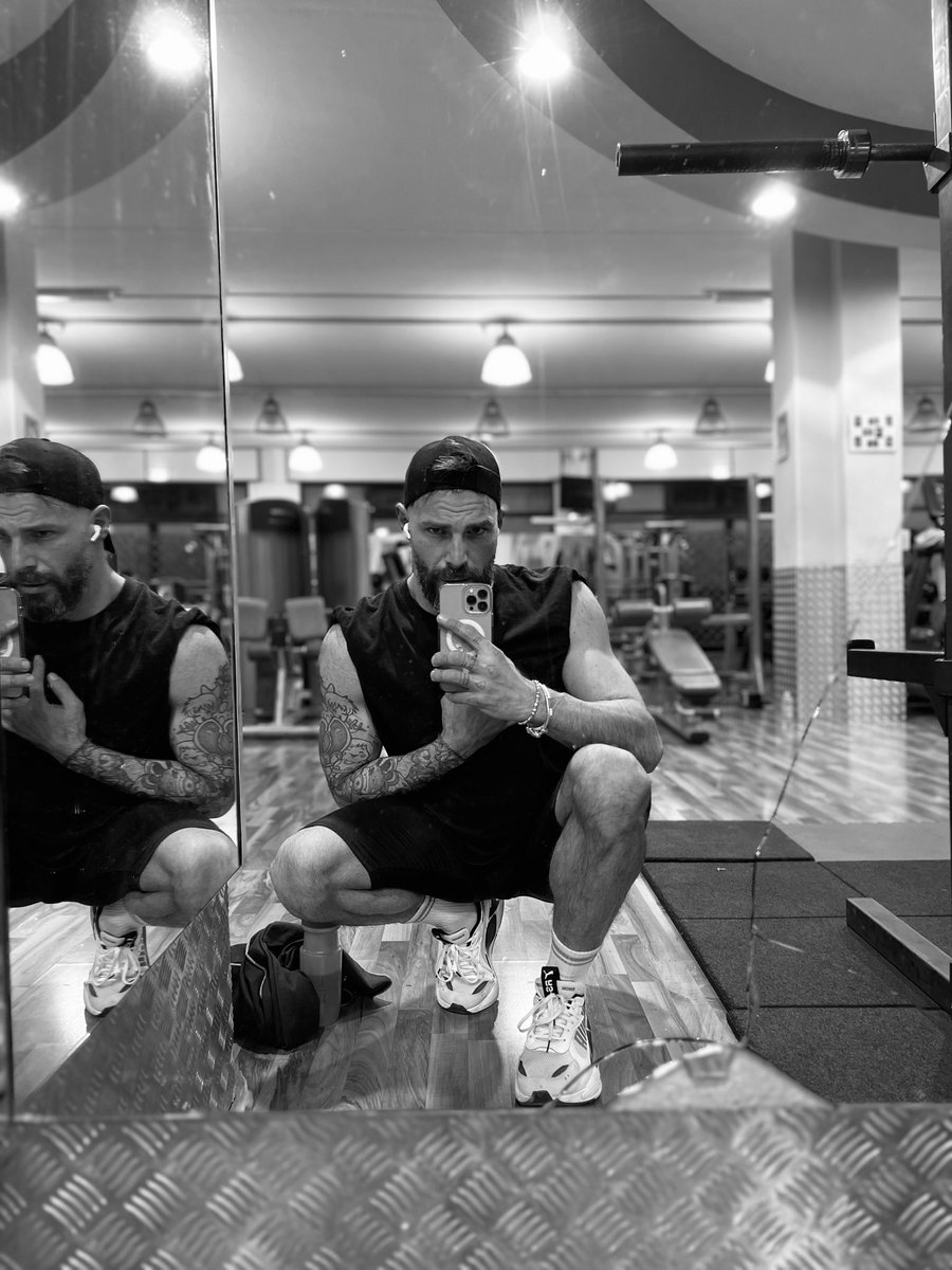 gius933's tweet photo. Gym🥵 https://t.co/XQSkYggr65