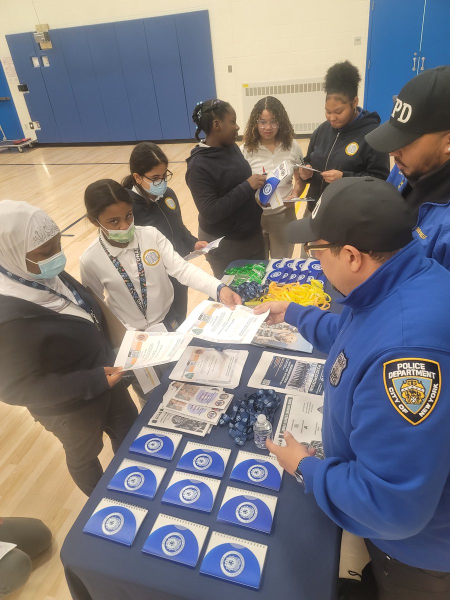 TYWLSofSI's tweet photo. It's never too early to plan for summer opportunities! They learned about amazing ways to make the most out of their summer! #integrity #innovation #impact @DrMarionWilson @CChavezD31 https://t.co/BwKzIYqjLQ