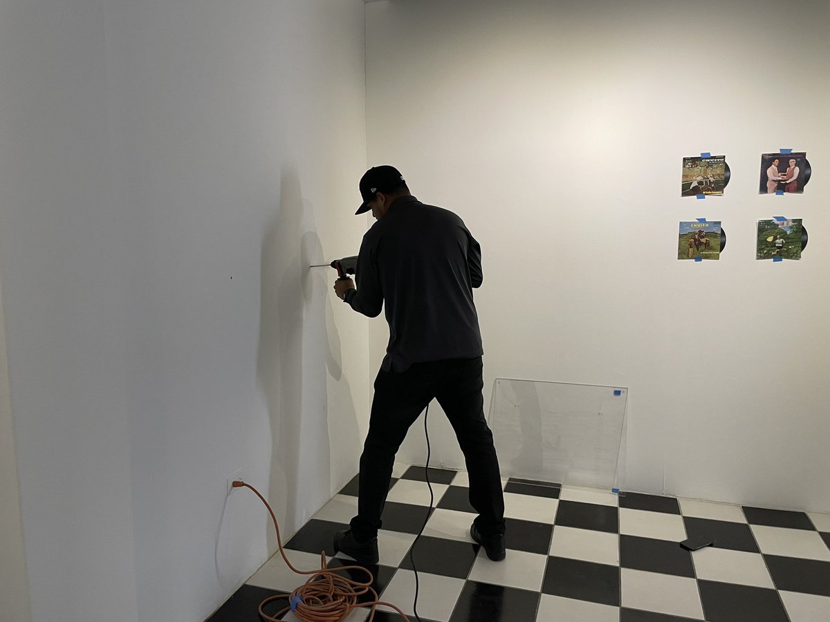 EEmergente's tweet photo. Rumbo a la Campechada el equipo de los museos de Bayamón trabajando en el montaje de EE . Se exhibirá una muestra de la vida cotidiana y logros de Chuíto . En adición ofrecerá talleres de trova , 18 y 19 de febrero
#BayamónDistritoCultural
#Distritocultutaldebayamon 
#Campechada https://t.co/JevYdJkH9y