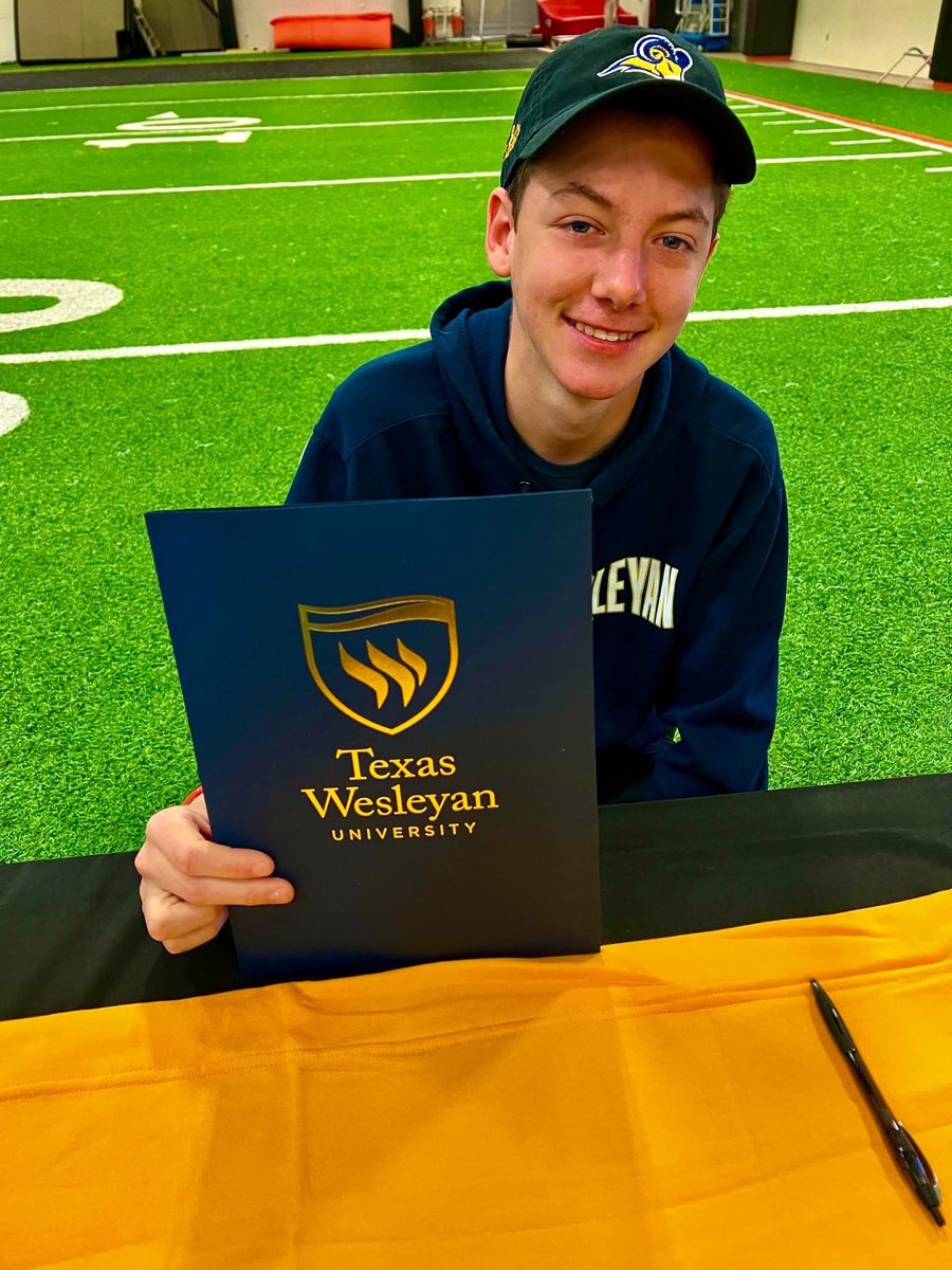 aledogolf's tweet photo. Congratulations to Dylan Kiser and Braylon Mahanay for signing with Texas Wesleyan and Weatherford College! ๐Look out collegiate golf here come some Aledo Bearcat golfers. Great job young men!โณ๏ธ #bearcatnation #collegelevelgolf #nextlevelgolf https://t.co/X0JbAyL10b