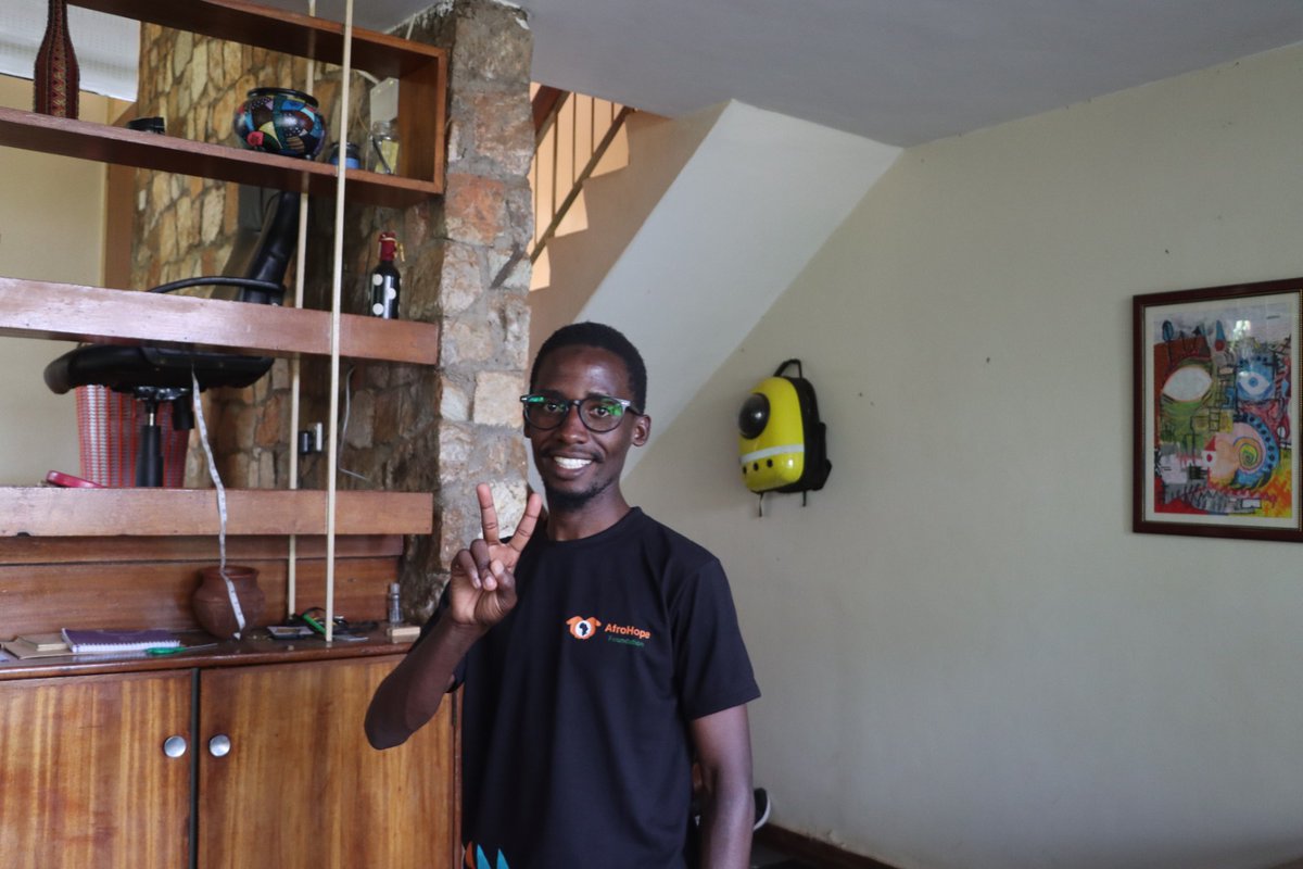 MatovuMusini's tweet photo. I will do it again and again as celebrating "Who I am..!" Is the only thing can just give time the world#afrohopefoundation #afroRep #munansigreeninitiative #Undungfamily https://t.co/VFc6cw12ML