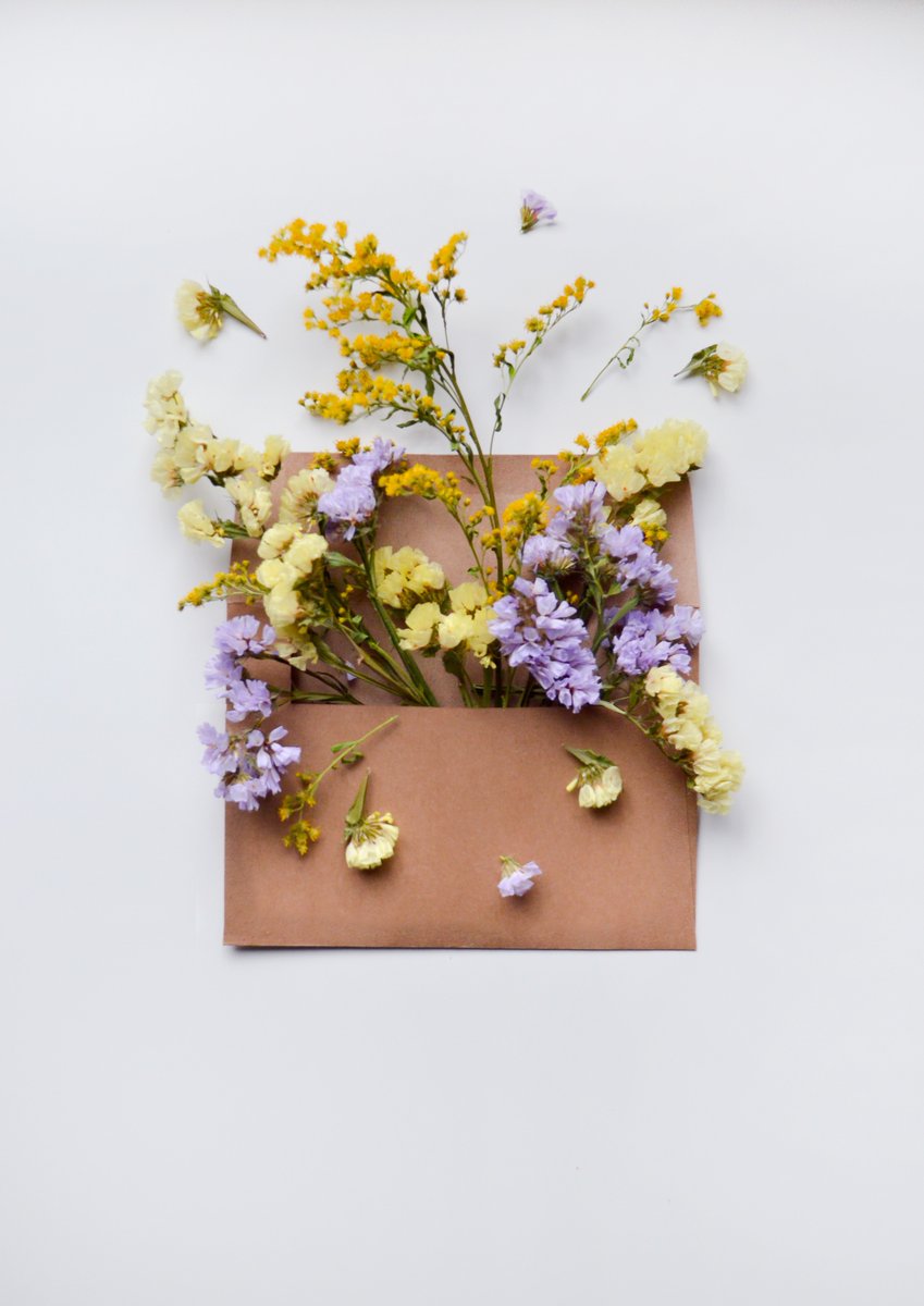 Allison__Ramsey's tweet image. #Bundlepricing: This combines multiple #products or services into one #package at a discounted rate. Loss leader pricing: This is when you offer a product or service at a lower price to attract clients. bit.ly/3laynaC