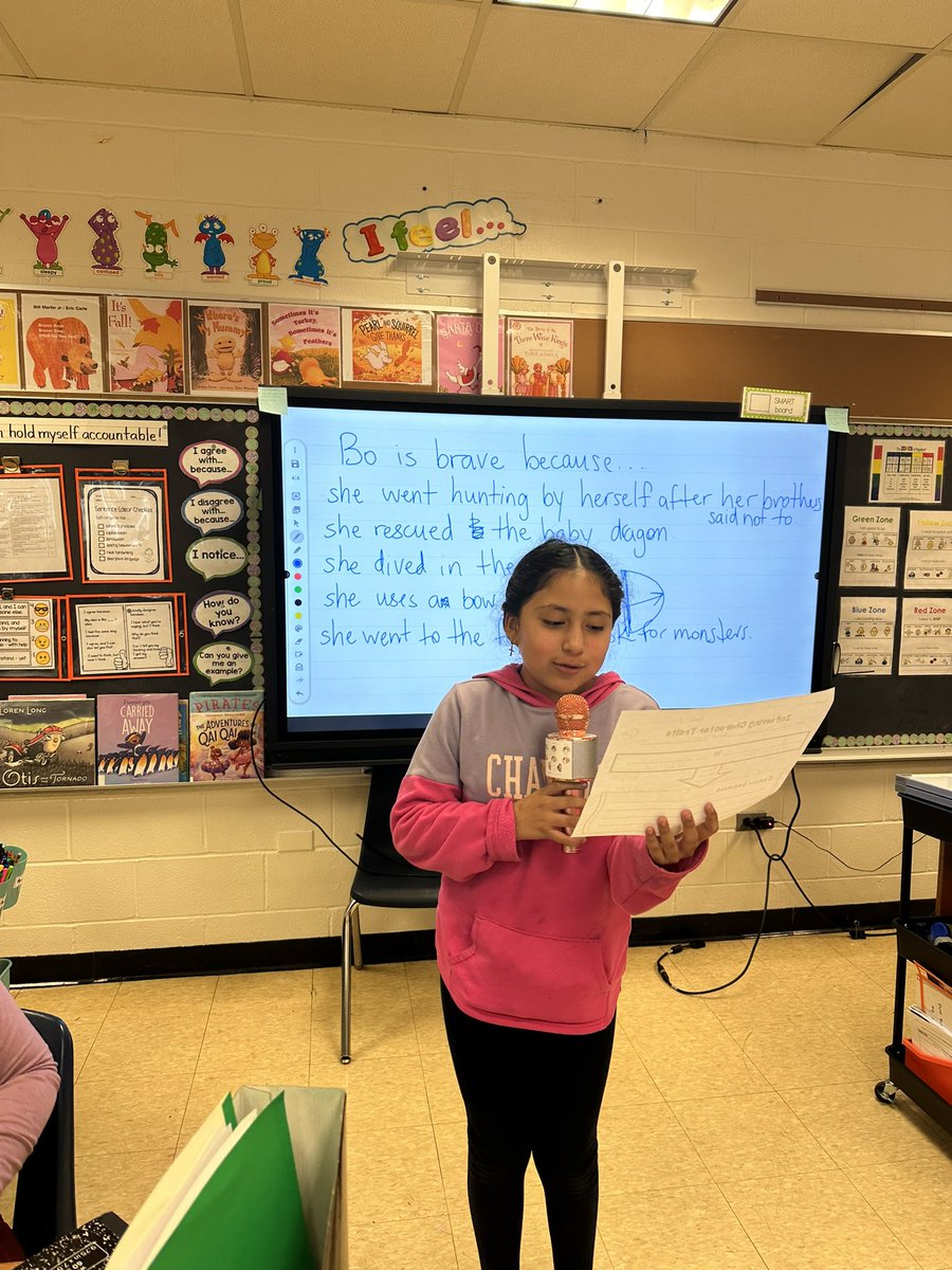 Rethink_ENL's tweet image. Trying to motivate students to share in the front. Today: fancy microphone.🎤#hillcrest #peekskillcsd