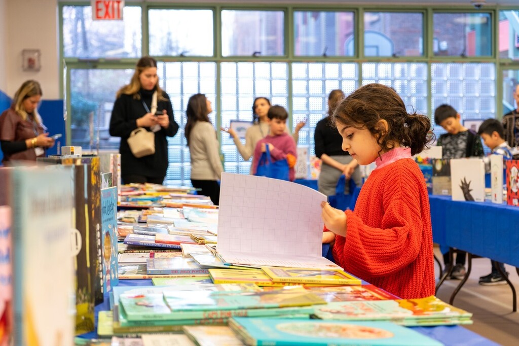 Used Book Exchanges were happening across divisions this week! ⁣
 ⁣
Students were thrilled to shop around for used books in the Grammar School Center and Middle School Cafeteria with their classmates. ⁣
 ⁣
This beloved tradition builds community amon… instagr.am/p/CoYB_G0MeS0/