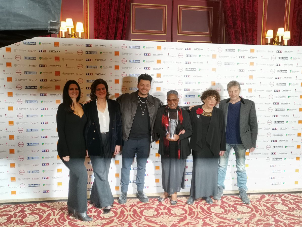 GroupeTF1's tweet photo. Le @GroupeTF1 est très heureux d’avoir remporté 3 prix ce soir lors des Trophées du film français #TFF2023 dont 2 pour le film «Qu’est-ce qu’on a tous fait au bon dieu?» :Trophée @lefilmfrancais et @Unifrance. Le Trophée du public TF1 a lui été remporté par «Maison de retraite» https://t.co/dv0bxEYMND