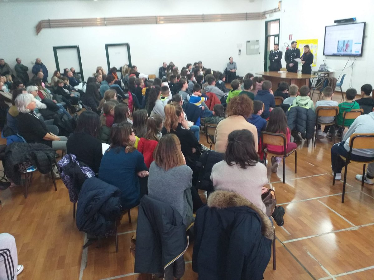 DD_3Circ_Gubbio's tweet photo. È con immenso orgoglio che posso dire l'incontro "Dire <<Basta>> è un diritto di tutti" sulla lotta al bullismo e al cyberbullismo è stato un grande successo.
Grazie a quanti hanno partecipato.
La #DD3C è questo è tanto altro, da Branca a Madonna del Ponte.
#noalbullismo https://t.co/vqn53rzGwk