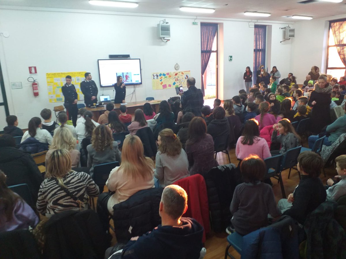 DD_3Circ_Gubbio's tweet photo. È con immenso orgoglio che posso dire l'incontro "Dire <<Basta>> è un diritto di tutti" sulla lotta al bullismo e al cyberbullismo è stato un grande successo.
Grazie a quanti hanno partecipato.
La #DD3C è questo è tanto altro, da Branca a Madonna del Ponte.
#noalbullismo https://t.co/vqn53rzGwk