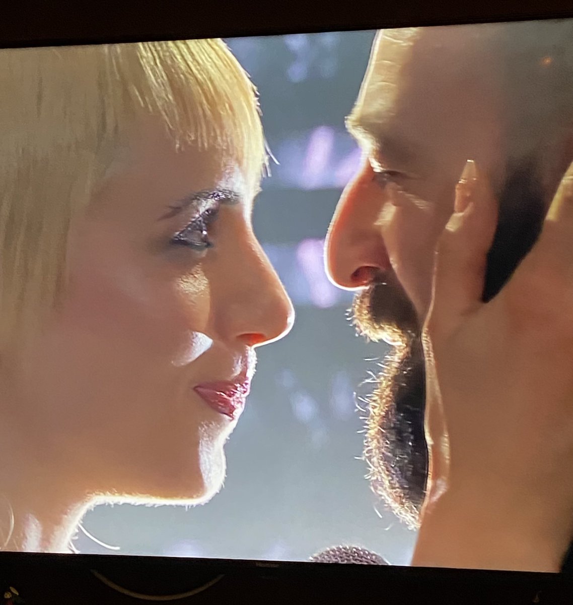 mircodarimini's tweet photo. Ci meritiamo tutti di avere qualcuno che ci guardi come si guardano i Coma_Cose
#sanremo2023 https://t.co/ak8KYUY4Rr