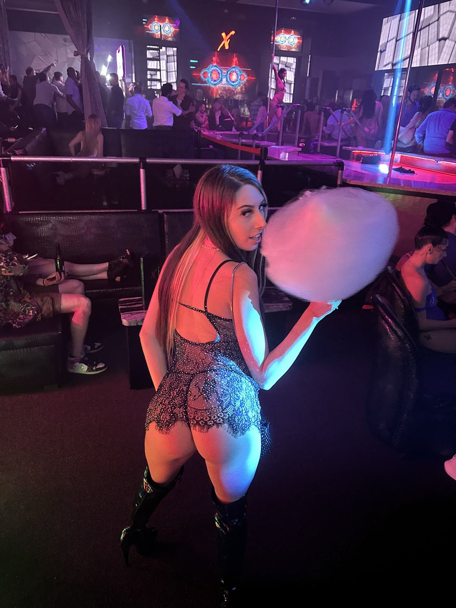 QueenIndy7's tweet photo. who wanna bite?? #explore #Trending #onlyfansgirl #of #CottonCandy #petite #petitegirl #dancer #brunette https://t.co/OPIB4CNlNd