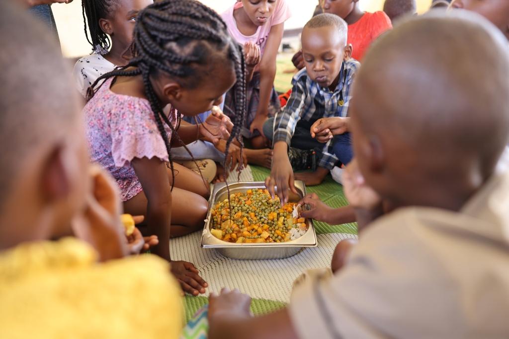 k4k's tweet image. Take a look at this recent #FeedingProgram in #Rwanda! #nonprofit #missions #christian