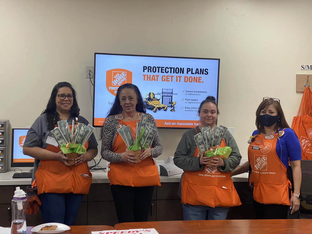Celebrating our Million Dollar Specialists for FY 2022. Brenda and Alma D70 and Valerie D29 <a href="/ianfmacias/">Ian Macias</a> @Fuerstenberg15 <a href="/krys_ann88/">Krystal Mora</a> <a href="/laroldan32/">Laura Roldán🇲🇽</a>