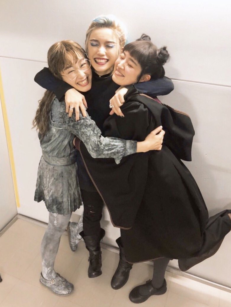 delphidiggcry's tweet photo. this trio runs the (wizarding) world! 💙🖤❤️ https://t.co/8xXTVUZjdF