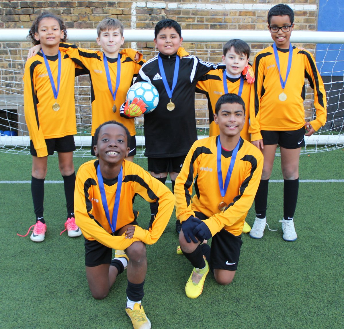 After 5 brilliant weeks, our boys football team finished in 1st place at the Marner football league. Next up, it will be the <a href="/LKS2Manorfield/">LKS2 at Manorfield</a> boys opportunity to compete. A huge thanks to <a href="/5tJohnsTower/">St John's CE Primary School (Bethnal Green)</a>, @OldPalacePri and <a href="/marnerprimary/">Marner Primary</a> for a great half term of football! <a href="/mbnm45/">Nizam</a>