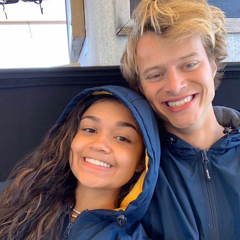 🚨 OS MAIORES! Kiara e JJ serão o grande romance da 3ª temporada de “Outer Banks”, onde terão um episódio focado em seu relacionamento.