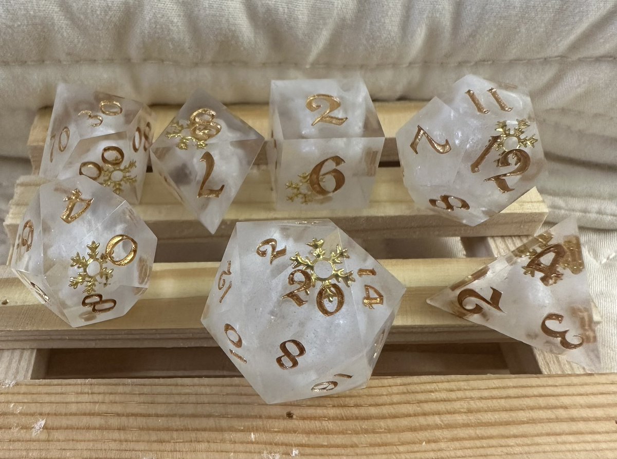 MapleMothDice's tweet photo. My current favorite set in the shop. Once Upon a December. 
#ttrpgdice #dnd #polyhedraldice #handmadedice #winterdice #dungeonsanddragons #dicemaker https://t.co/stuDvwxXA0