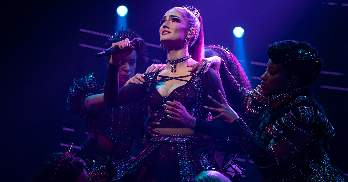 Aline Mayagoitia La Reina Katherine Howard en SIX The Musical en el Des Moines Civic Center que da comienzo hoy .holaamericanews.com/es/exclusive-i… via <a href="/HolaIowa/">Hola Iowa</a> <a href="/AlineMayagoitia/">AlineMayagoitia</a>