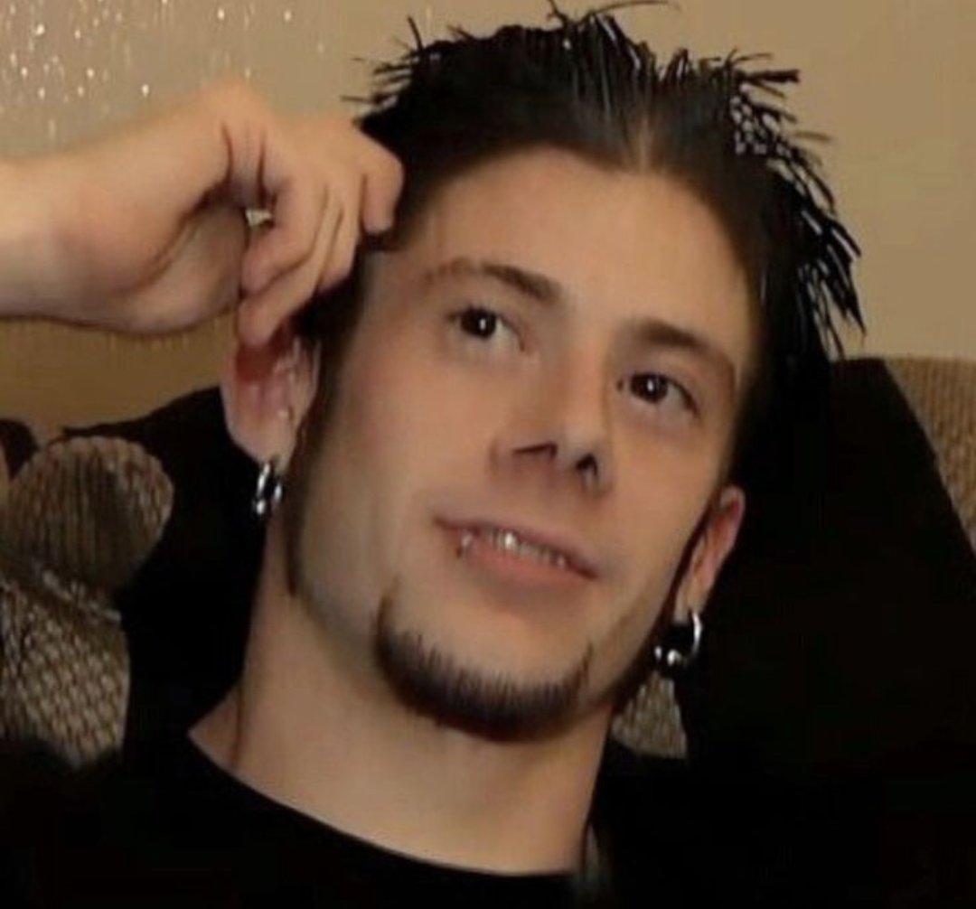 Happy 48th birthday to one of my favorite guitarists wes borland !! 