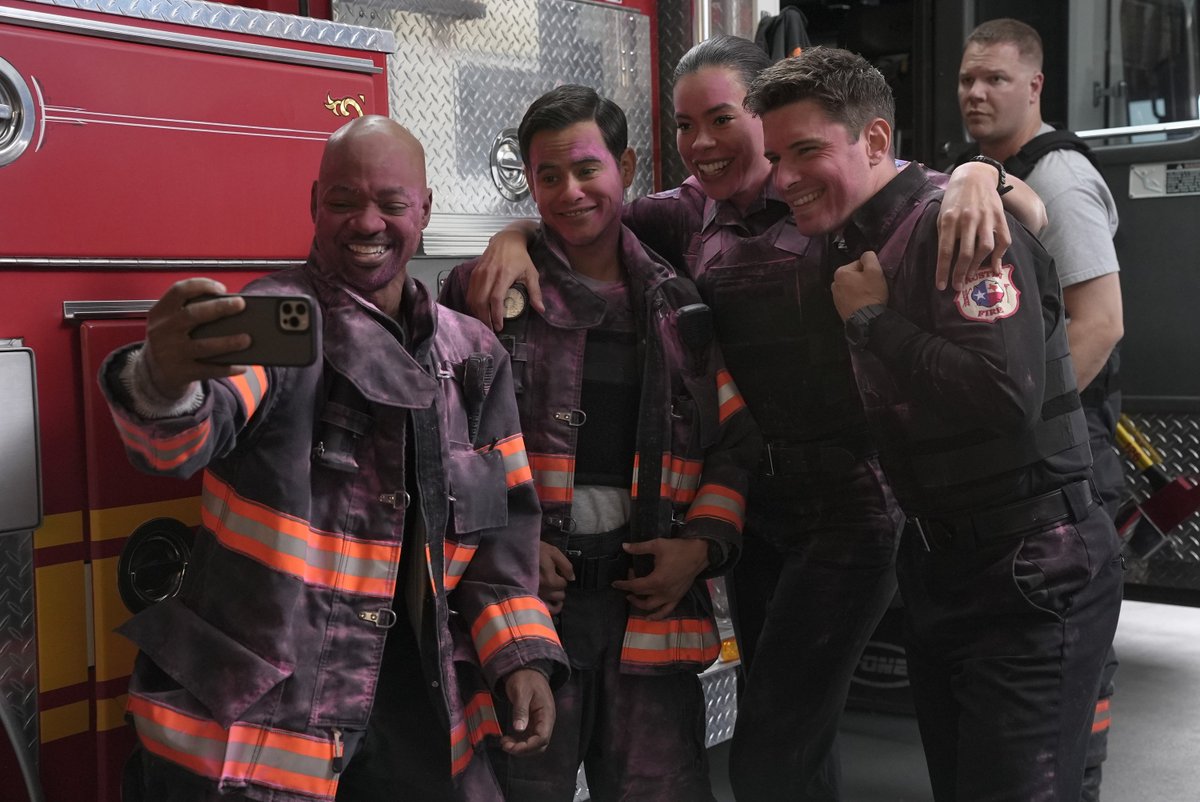 series_moviess's tweet photo. 9-1-1: Lone Star || 4x06 "This Is Not a Drill" stills
HQ: https://t.co/czBhCsI6XW

#911onFOX #911LoneStar #911LoneStarSeason4 https://t.co/jKS0JgzRZu