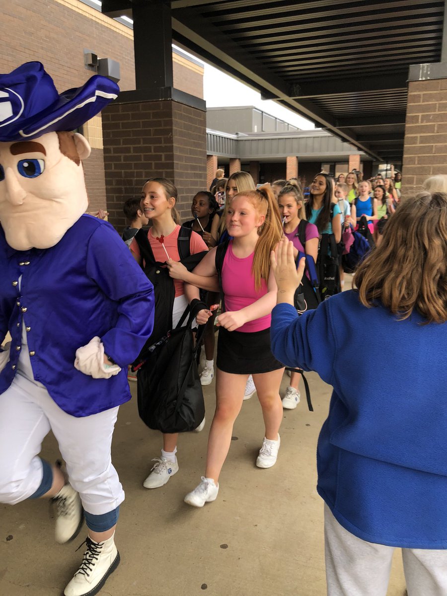 wcsGMSjk's tweet image. The Theatre kids loved cheering on the girls that always cheer on everyone else! Good luck at Nationals!! #GMSgenerals #22generals23 #GeneralsLead #BreakALegAtNats #GMScheer