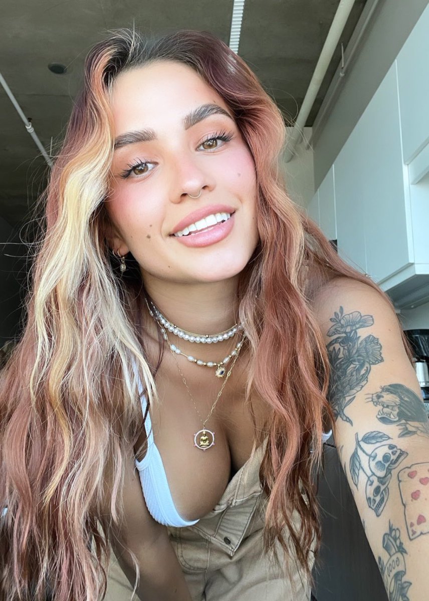 lavaxgrl's tweet photo. oops 🙈 https://t.co/kA5UTTbxJw