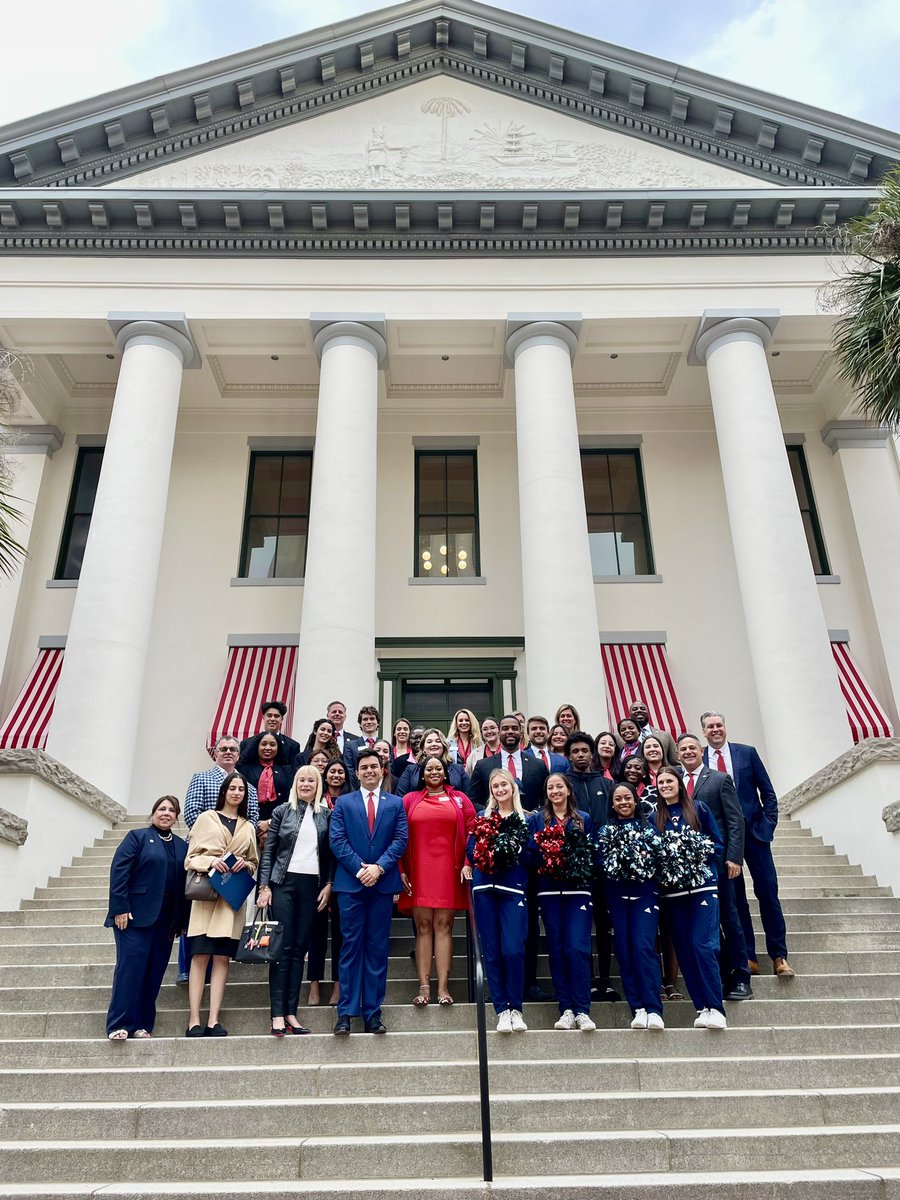 FAUOwlAdvocates's tweet photo. Another phenomenal #FAUDay at the Capitol in the books! Thank you to all of the #OwlAdvocates who participated and legislators who took the time to meet and discuss @FloridaAtlantic’s priorities for a better and brighter tomorrow. 

#GoOwls! https://t.co/D7aBTUOD1G