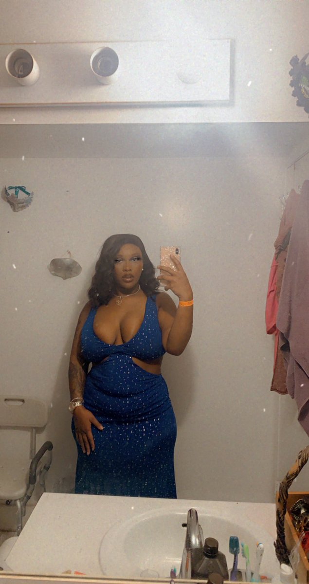 _embracemybeaut's tweet photo. 💙😮‍💨 I swear Idk when I turned into this https://t.co/fdhZYTytN6