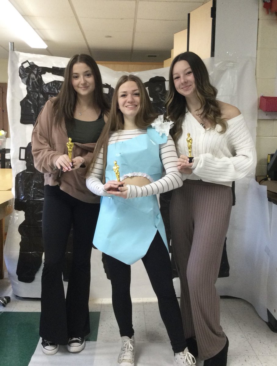 northhanson's tweet photo. 1B #unconventionaldesign challenge! Outstanding job thinking outside of the box and pushing your creativity above &amp; beyond throughout the design process! #wearemiddnorth https://t.co/K97AcvRiBA