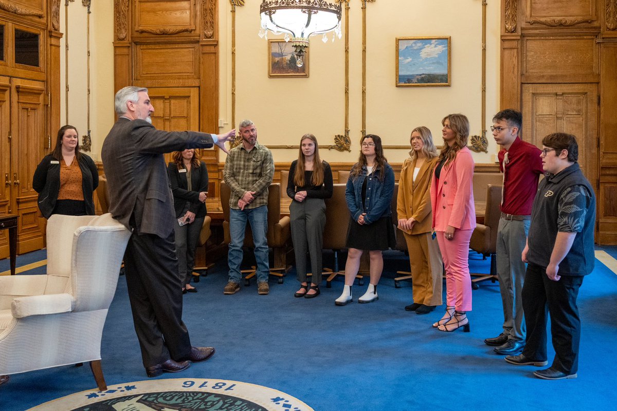 westcentralcte's tweet image. Today members of our Student Leadership met with @GovHolcomb to talk about their experiences in CTE programs. Gov. Holcomb welcomed us into his office and spent time learning about the career training, certifications, &amp;amp; college credits our students are earning in HS. #CTEMonth