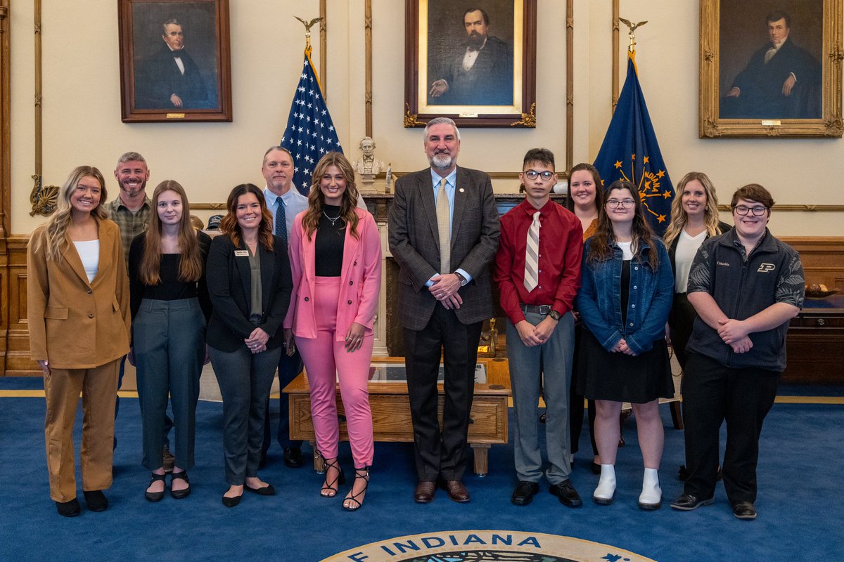 westcentralcte's tweet image. Today members of our Student Leadership met with @GovHolcomb to talk about their experiences in CTE programs. Gov. Holcomb welcomed us into his office and spent time learning about the career training, certifications, &amp;amp; college credits our students are earning in HS. #CTEMonth