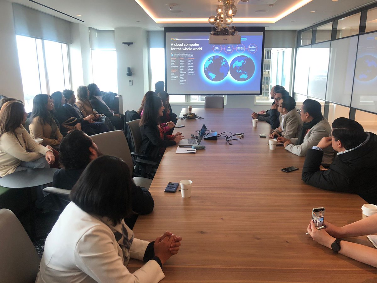 AgendaCAF's tweet photo. En la última parada del día los 1⃣6⃣ estudiantes del #DiplomadoCAF en Gobernabilidad e Innovación Pública visitaron el @Microsoft Innovation Lab y conversaron con @KathrynAnneNeal 🇺🇸, directora senior de política internacional de la compañía. https://t.co/A9twJO7DGj