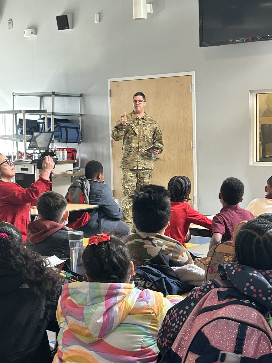 WhittierECSTEM's tweet photo. Thank you so much to CW3 Juan Ortiz for coming to speak with our 3rd-5th graders today about the Organization of Black Aerospace Professionals! What a great way to start a Tuesday morning! ✈️💫
#TheWhittierWay #STEMulating #Ward4 https://t.co/8xOqQ0gB9r