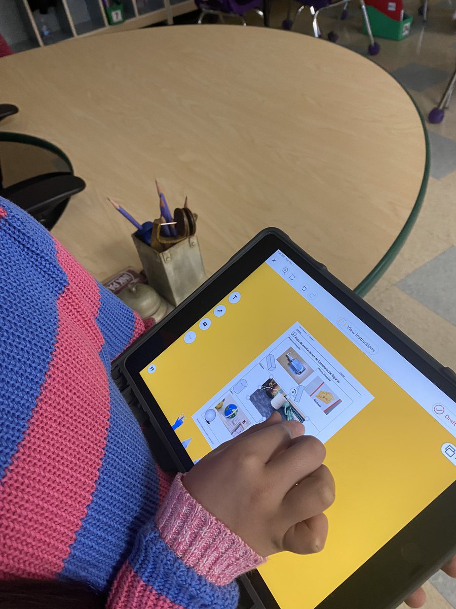 We went on a shape walk today! <a href="/Seesaw/">Seesaw</a> makes learning super fun 🤩 <a href="/KomenskyLions/">Komensky School</a> #d100inspire #d100inspira #matharoundus