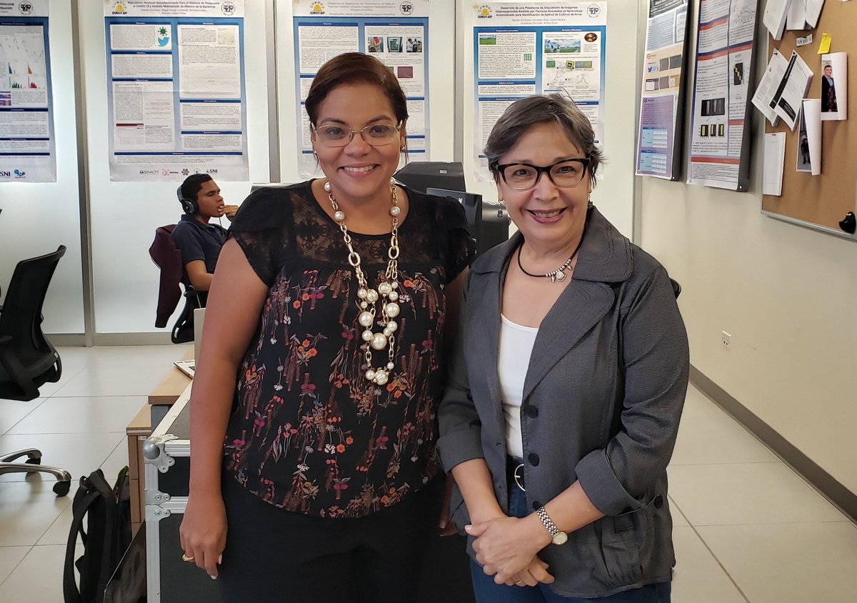 👠 #MujeresEnCiencias 
Con la Dra. @MayteeZambrano, profesora de la @utppanama y directora de @CemcitAip 
#11FPanamá #11F2023 
📷 @Taemaria @CienciaPTY