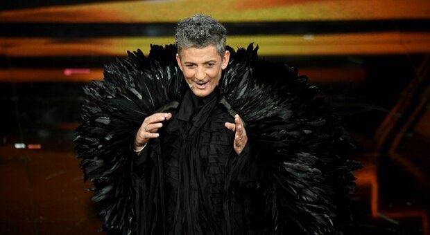 amaricord's tweet image. Elodie omaggia Fiorello
#Sanremo2023