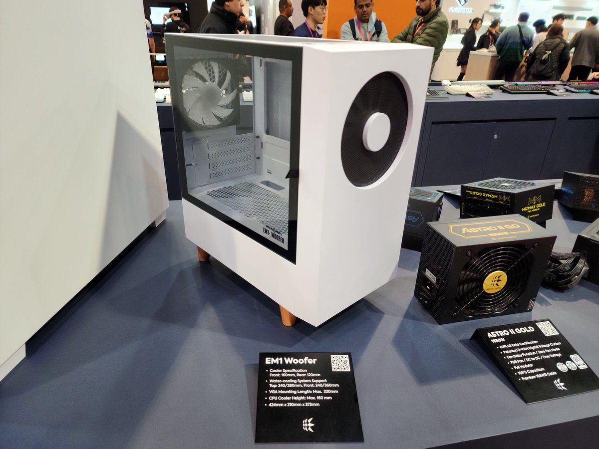 ModMyMods's tweet photo. As we were walking across the main convention hall of CES we discovered this super cool case in the shape of a subwoofer!
The EM1 Woofer from Micronics would be a nice case for an audio enthusiast to display on their desk!
#micronics #subwoofer #woofer #em1 #computercase https://t.co/57Ddaxj352