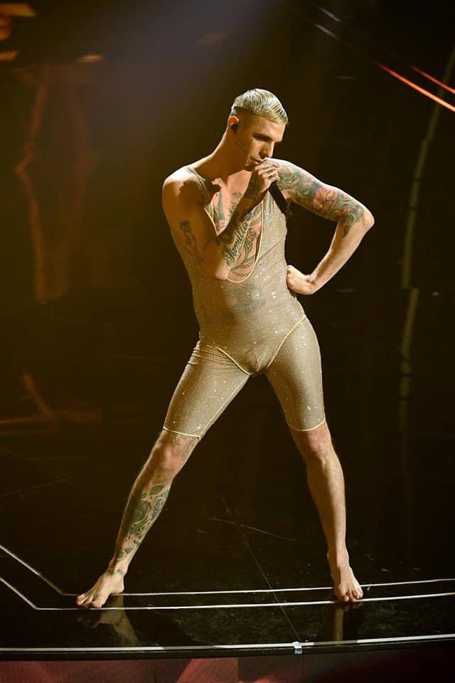 jungkook10_'s tweet image. bellissima chiara ferragni #Sanremo2023