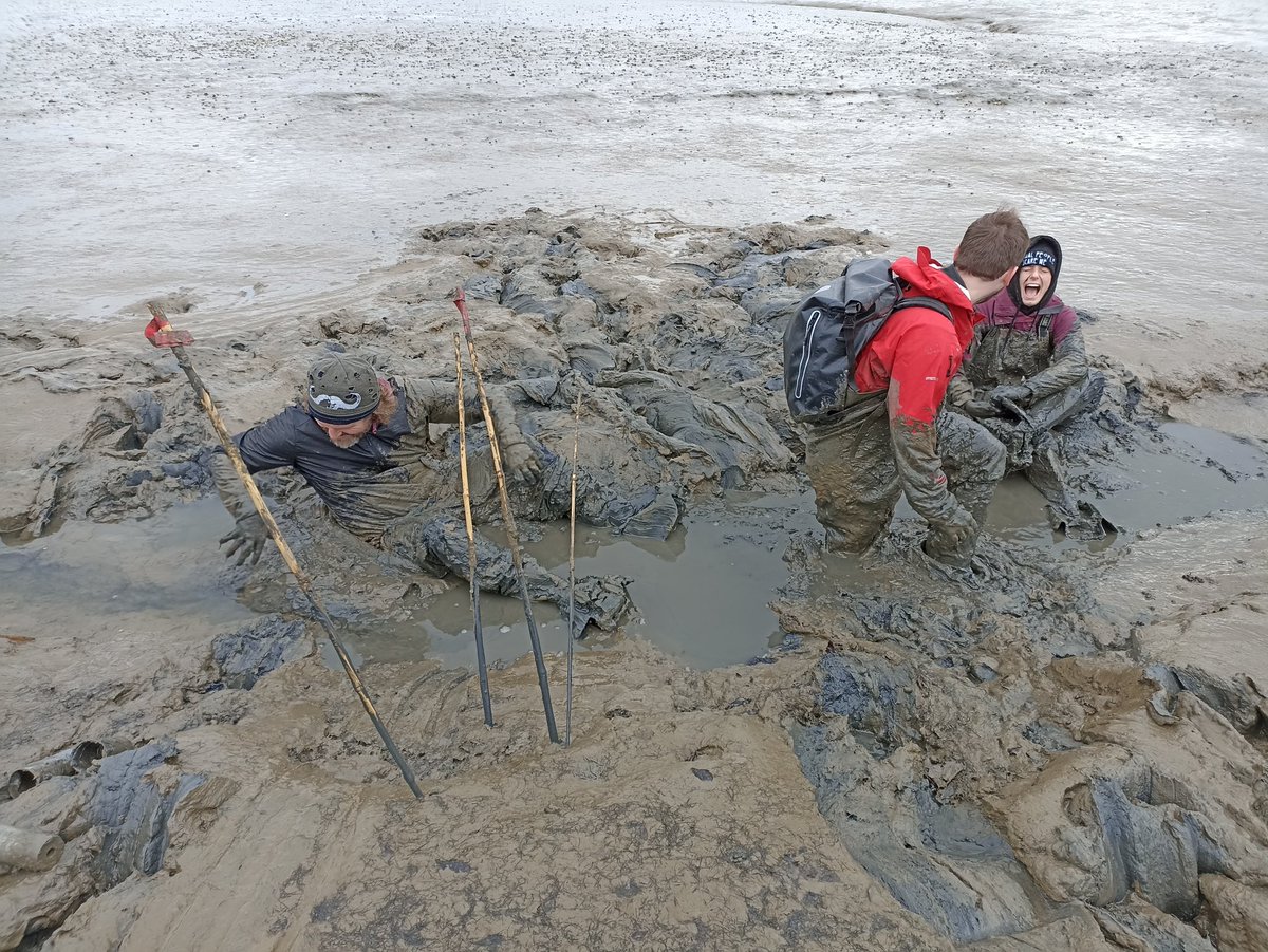 OllieThomas0's tweet photo. @parasiteecology Intertidal seagrass fieldwork, the absolute zenith of chaotic mud sampling. https://t.co/6EDHb97Awd