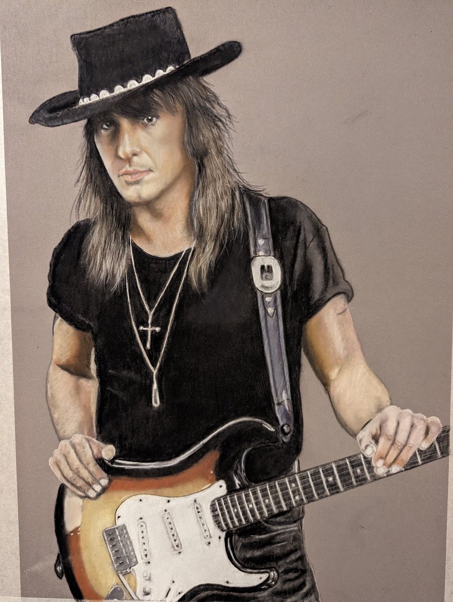 Not been on twitter for ages so just going to share my latest pastel pencil drawing of my ultimate guitar hero Mr <a href="/TheRealSambora/">RICHIE SAMBORA</a> not only my favourite guitarists but also favourite singer. #guitarist  #stabilouk #clairefontaine #pastelmat #art #fenderguitars #richiesambora