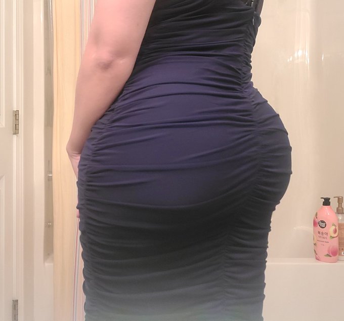 💜 Bunni Buns (streaming On Joystick.Tv)💜 - I'm geniunely worried if I sit on someone's face I'll suffocate them https://t.co/HM28lxSTun