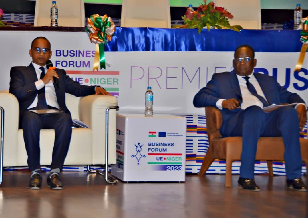 J’ai participé au panel sur le climat des affaires au #Niger dans le cadre du #BusinessForumUENiger avec certains collègues et des dirigeants d’entreprises africaines et européennes. Le Niger en forte progression dans ses réformes et terre d’opportunités diverses à prendre.