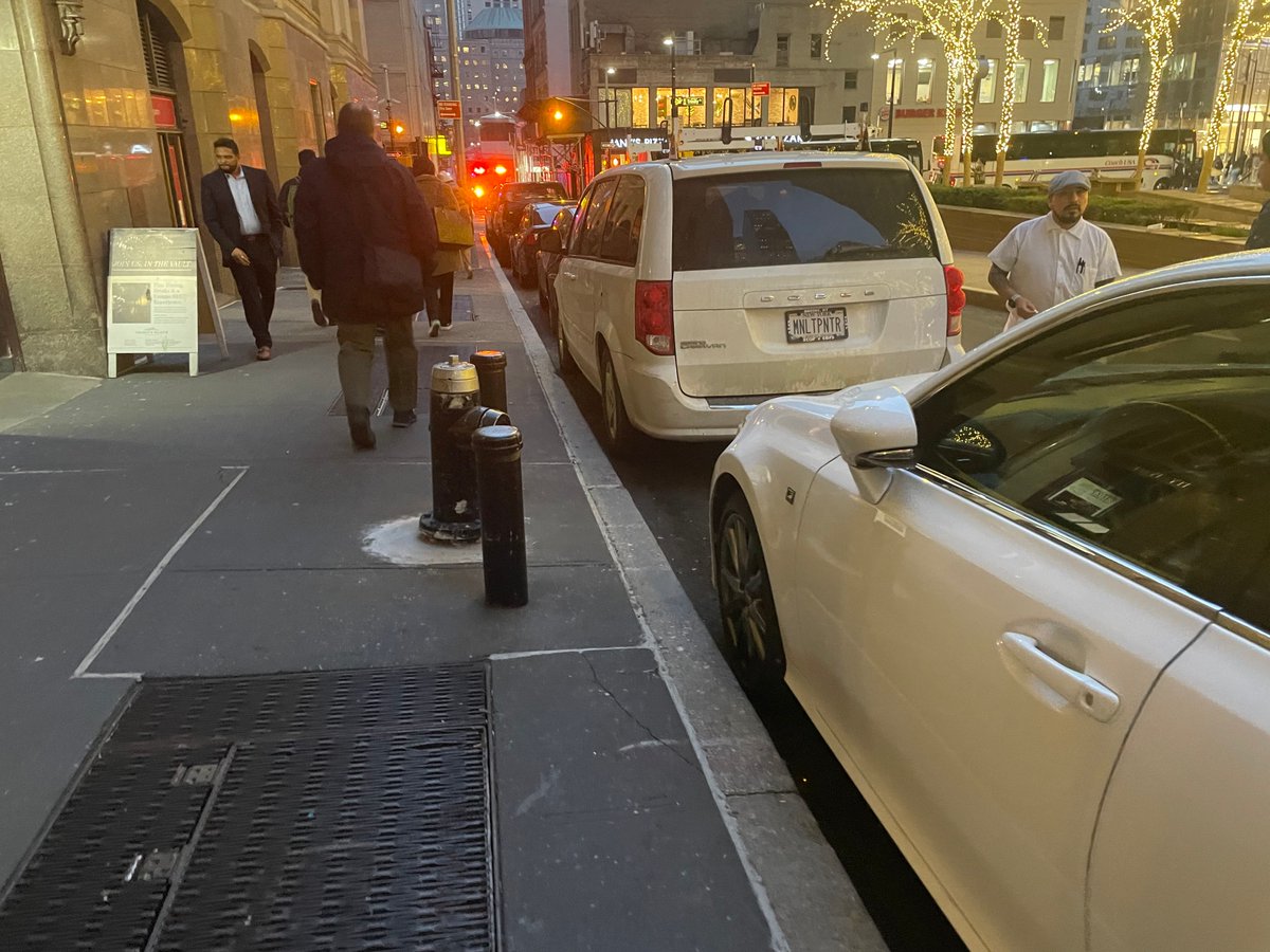Reported_NYC's tweet photo. The driver MNLTPNTR parked illegally near 104 Trinity Pl on February 7. This is in Manhattan Community Board 01 #CommunityBoard1 &amp; #NYPD1. #VisionZero https://t.co/SRocjO6y9j