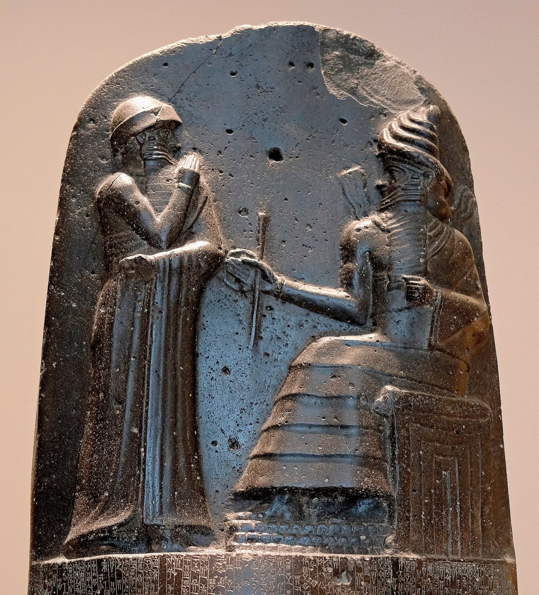 iyikiogrendim's tweet photo. Hammurabi kanunları 229. Madde:

Bir usta herhangi biri için bir bina inşa eder ve bu binayı uygun bir şekilde yapmazsa; inşa ettiği bina yıkılıp sahibini öldürürse, inşaatı yapan da öldürülür. https://t.co/g7lgxbZYBg