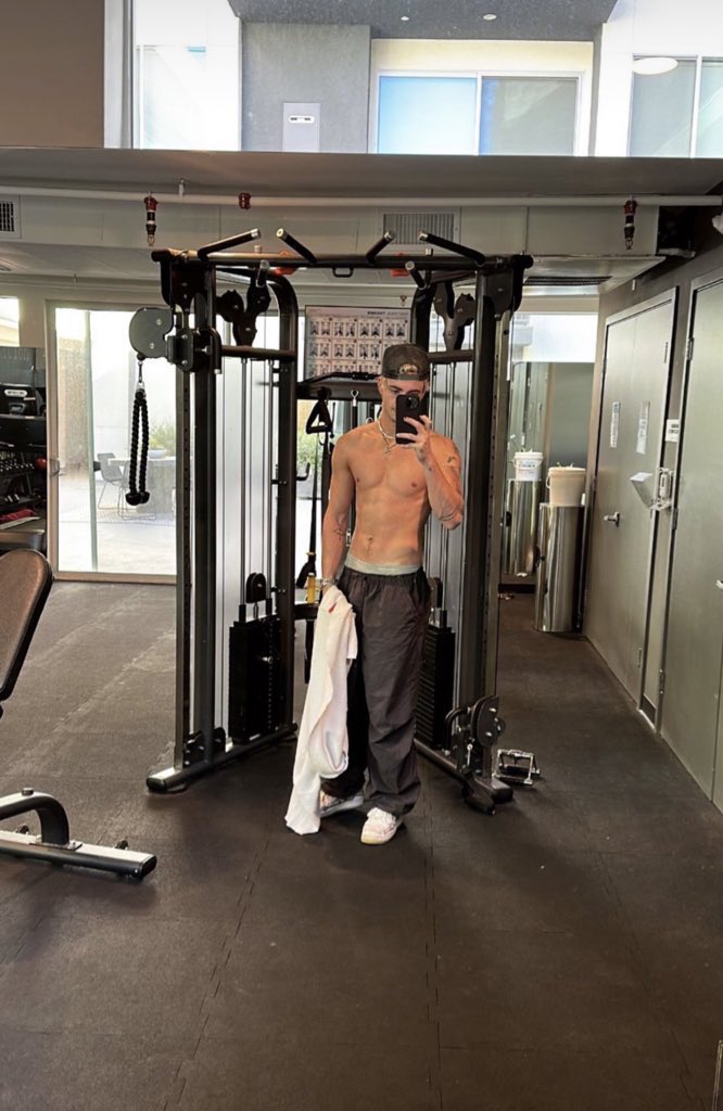 archbesson's tweet image. still not over this… thank you corbyn besson 🛐