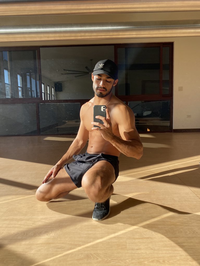 hotdude_111's tweet photo. Gym 💪🏽 https://t.co/HZzVQc84es
