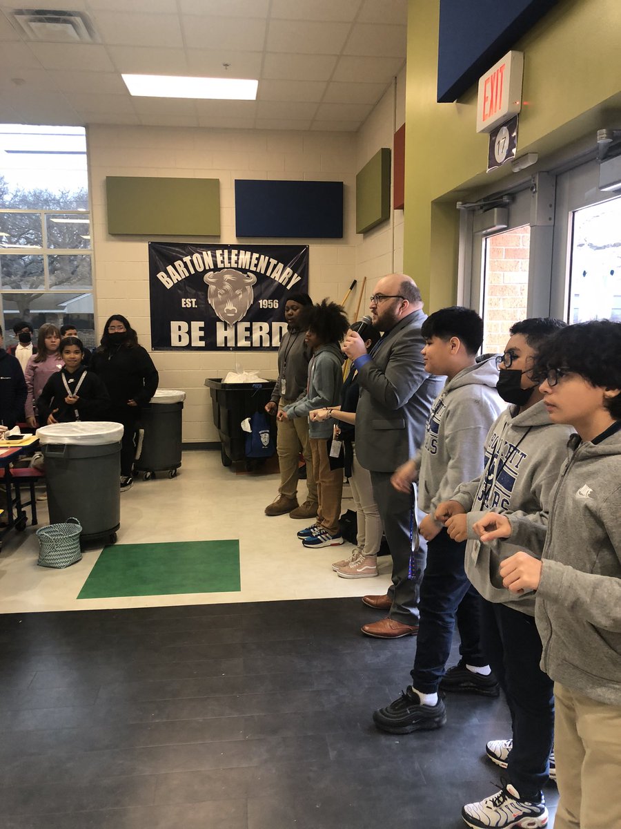 JefitaJohnson's tweet photo. Itβs was a @CrockettAvid takeover @BartonBuff today as we continued our efforts for 5th grade recruitment!! The energy was awesome πππΎ #AVIDClaps #ThePowerOfUs https://t.co/KUgUwrvAiO