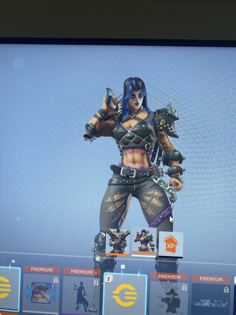 Poqq1e's tweet image. The new junker queen skin is awesome it reminds me of my guitar hero days