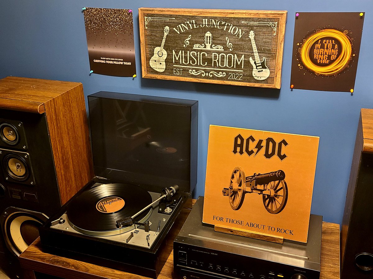 Tonight's Vinyl Selection... 🤘💿🎶 

AC/DC: For Those About to Rock We Salute You (1981)

#vinyl #vinylcollection #vinylcollector #vinylcollectors #vinylrecord #vinylrecords #record #recordcollection #recordcollector #ACDC #forthoseabouttorockwesaluteyou #rocknroll #vintagerock
