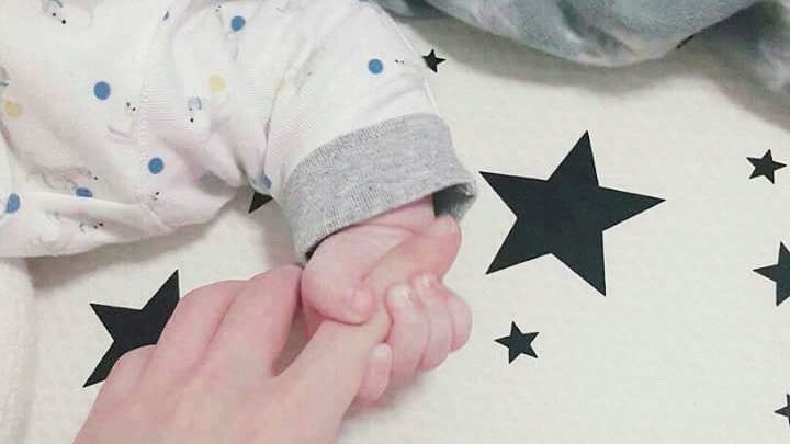 tuitannie's tweet photo. de primeira viagem | au wenclair

Wednesday sempre se declarou apta a ajudar a garota por quem passou a vida apaixonada, só não imaginava que isso incluiria ser mãe do bebê que sua amada está esperando após Enid ser expulsa de casa por esse “pequeno” deslize. https://t.co/G1lwtB7n8a